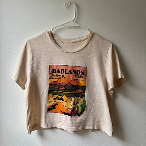 Levi's Crop Top Badlands National Park South Dakota - Picture 2 of 6